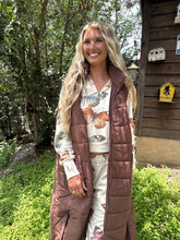 Load image into Gallery viewer, WILD OAK PUFFER VEST