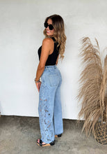 Load image into Gallery viewer, Farah Floral WIDE LEG JEAN