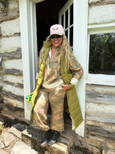 Load image into Gallery viewer, WILD OAK PUFFER VEST
