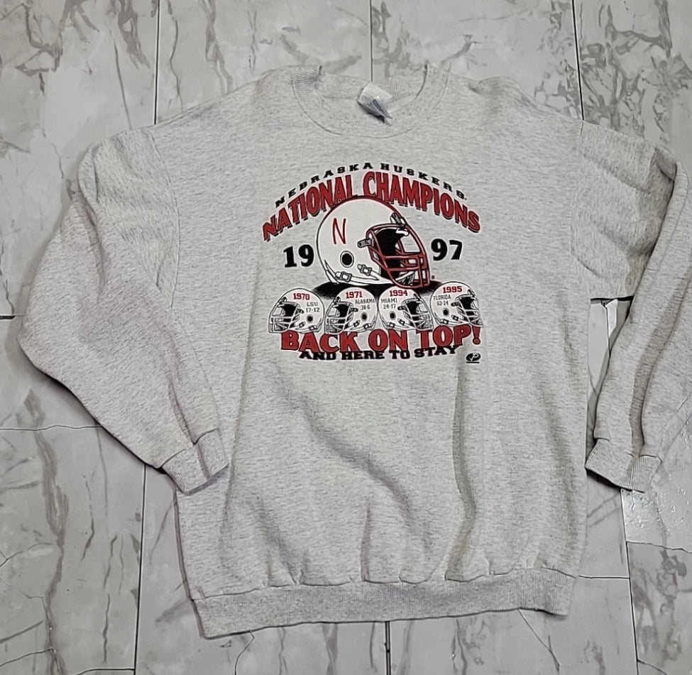 Vintage Nebraska Husker NCAA 1997 Crewneck Athletic Sweatshirt (XL)