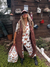 Load image into Gallery viewer, WILD OAK PUFFER VEST
