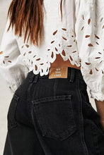 Load image into Gallery viewer, Emma Jean Washed Barrel Legged Jeans
