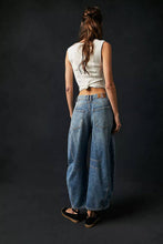 Load image into Gallery viewer, Emma Jean Washed Barrel Legged Jeans
