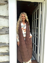 Load image into Gallery viewer, WILD OAK PUFFER VEST
