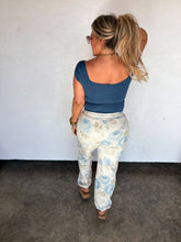 Load image into Gallery viewer, Out and About Cap Sleeve Top
