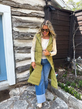 Load image into Gallery viewer, WILD OAK PUFFER VEST
